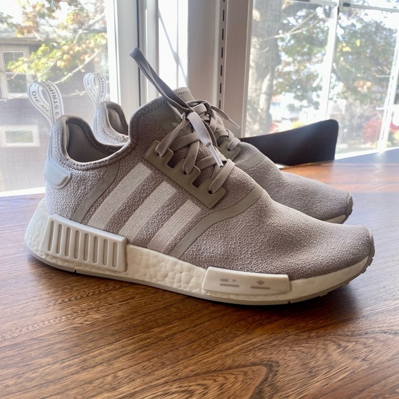 Women’s 9.5 Adidas NMD_R1 - Picture 2 of 9